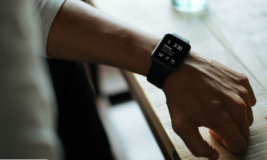 best smartwatch under 2000 in India